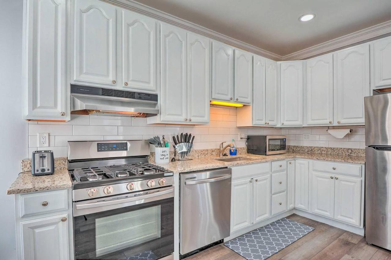 Baltimore Abode, Walk To Cross Street Market! Екстер'єр фото